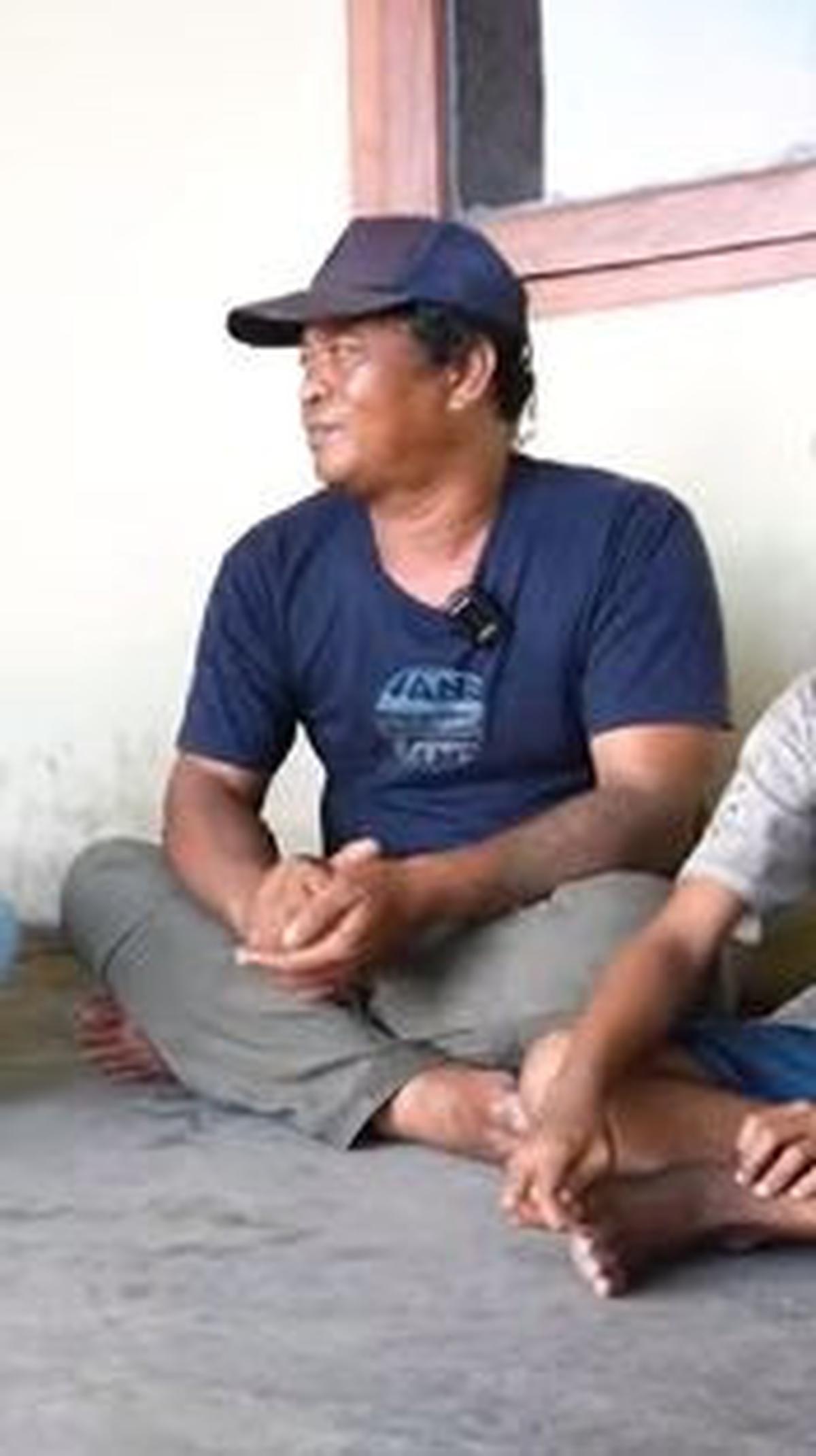"Karena masalah warisan itu, itu di KK sudah dicoret, (saya) dibilang mati," ungkapnya. <br>