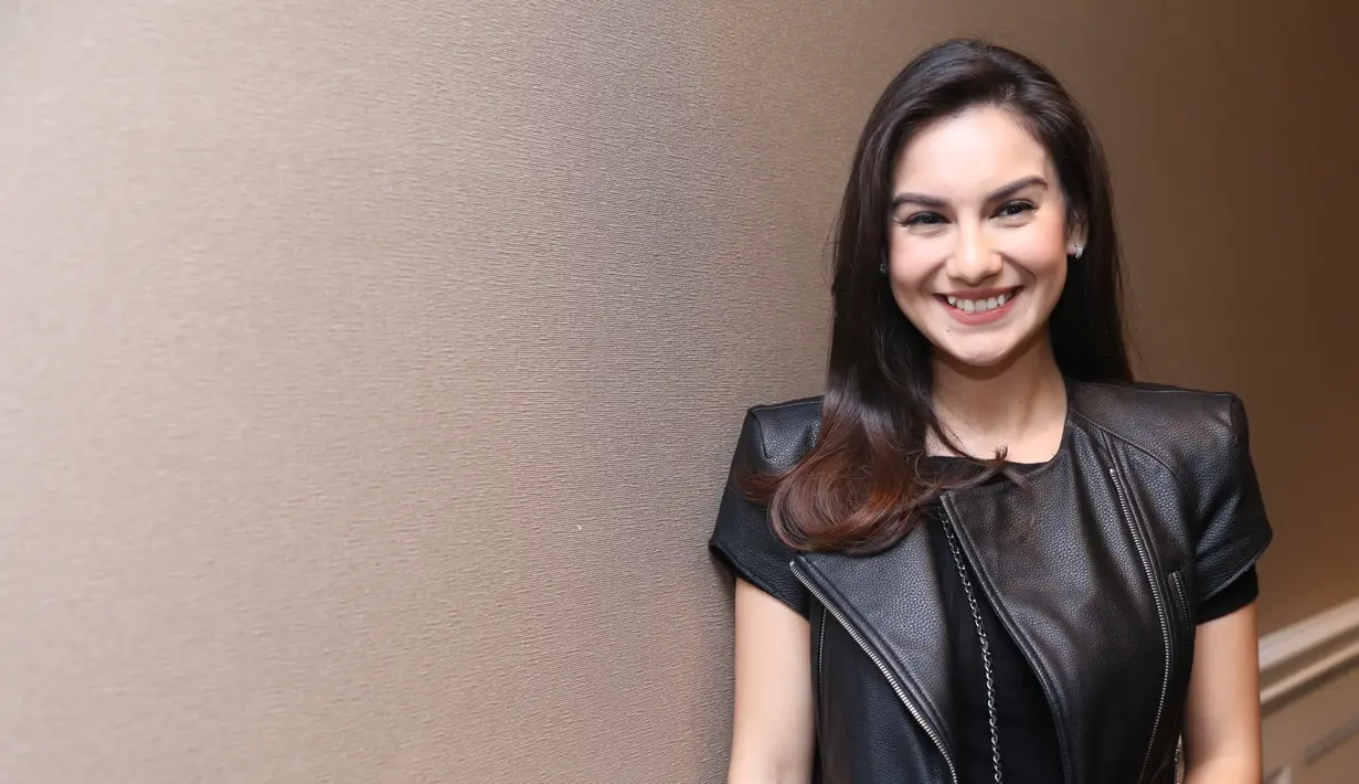 Selain itu, bintang sinetron Berkah Cinta itu mengakui bosan dengan syuting kejar tayang yang selama ini sering dilakoni. Hal itu juga untuk menambah pengalamannya sebagai aktris. (Nurwahyunan/Bintang.com)