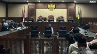 Ttiga hakim didakwa terima suap kasus korupsi minyak mentah. (Liputan6.com/Antara)