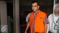 Ketua Komisi D DPRD DKI Jakarta, M. Sanusi usai menjalani pemeriksaan sebagai tersangka dengan saksi Direktur PT APL Ariesman Widjaja (AWJ) di gedung KPK, Jakarta,Selasa (2/5). (Liputan6.com/Helmi Afandi)