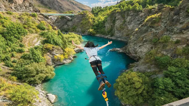 Bungy Jumping di Queenstown, Selandia Baru