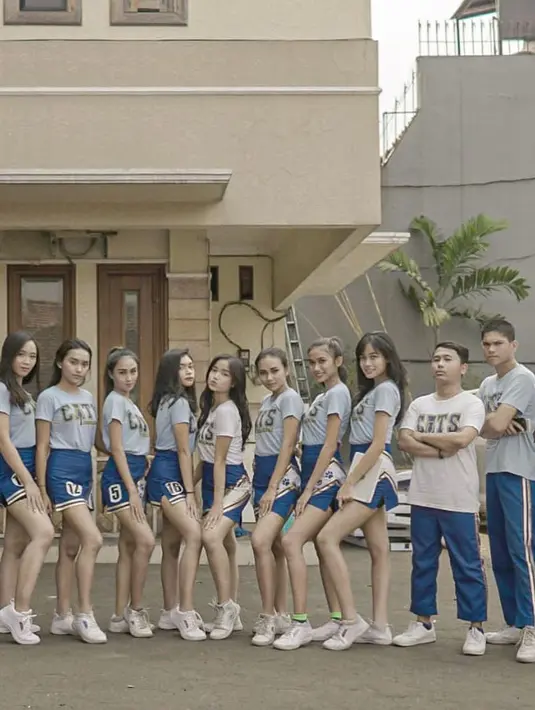 Menurut keterangan fotonya, Fuji menyebut foto-foto tersebut merupakan masa-masa yang seru. [Instagram/fuji_an]