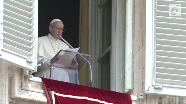 Paus Francis berdoa bagi para korban serangan bom bunuh diri di tiga gereja Indonesia.