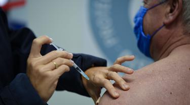Warga Spanyol Ramai-Ramai Vaksin