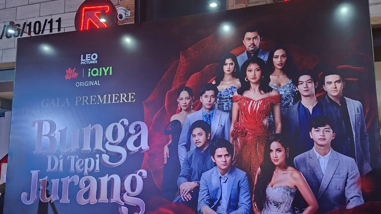 Photowall Bunga di Tepi Jurang