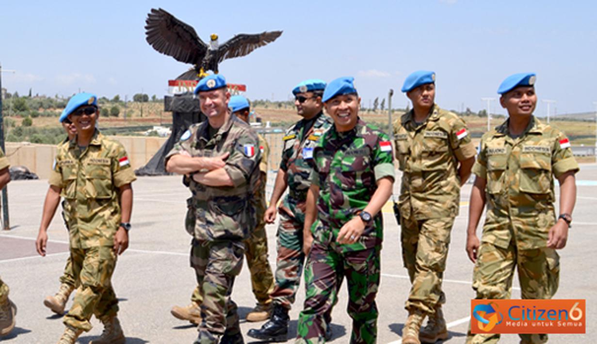 Citizen6, Lebanon: Chief G3 HQ UNIFIL didampingi stafnya Mayor Anshul Shukla dari India, mengunjungi Markas Kontingen Garuda XXIII-F/UNIFIL (Indobatt) di UN Posn 7-1, Adshid al Qusayr, Lebanon Selatan, Senin (21/5). (Pengirim: Badarudin Bakri)