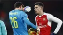 Ekspresi kiper Arsenal, Emiliano Martinez dan Gabriel Paulista (kanan) usai kalah dari Southampton pada laga Piala Liga Inggris 2016-2017 di Emirates Stadium, (30/11/2016). (Reuters/Stefan Wermuth) 