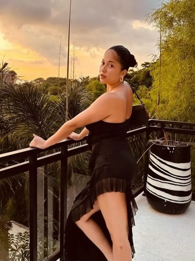 Sitha Marino dengan tubuh curvy (Instagram/sithamarino)