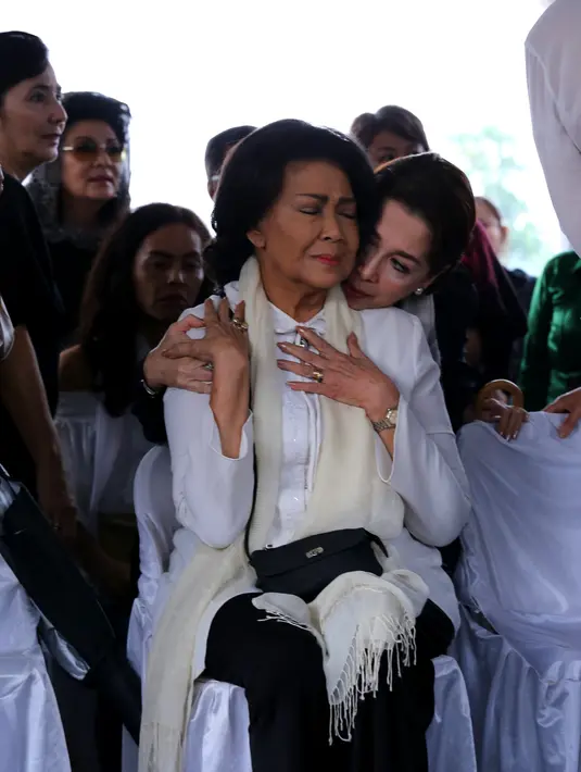 Frans Tumbuan dimakamkan di TPU Tanah Kusir