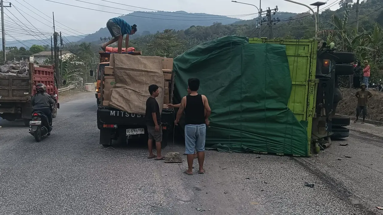 Kecelakaan maut terjadi di Jalan Lintas Sumatera (Jalinsum) Km 20, Desa Tarahan, Kecamatan Katibung, Kabupaten Lampung Selatan. (Liputan6.com/Istimewa).