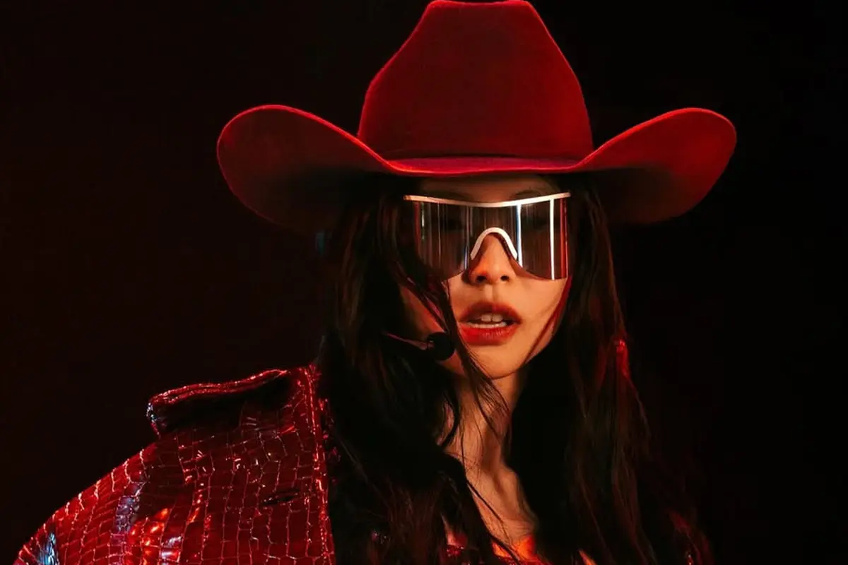 Alami Wardrobe Malfunction, Jennie BLACKPINK Tetap Memukau dengan Gaya Cowgirl Modern di Coachella 2025