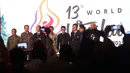 Bintang Film Jet Li (tengah) berfoto bersama Menpora Imam Nahrawi dan Gubernur DKI Basuki Tjahaja Purnama pada Pembukaan Kejuaraan Dunia Wushu 2015 di JCC, Senayan, Jakarta, Jumat (13/11/2015). (Bola.com/Nicklas Hanoatubun)