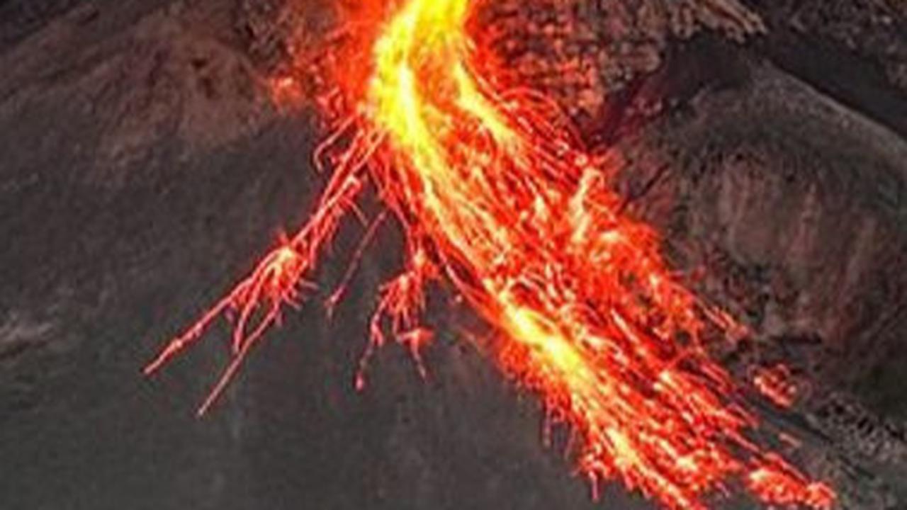 Gunung Merapi Dua Kali Luncurkan Awan Panas Guguran Siang Ini