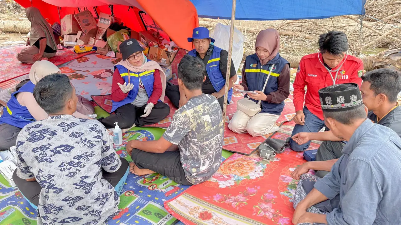 Kementerian Kesehatan mengerahkan 513 tenaga kesehatan (nakes) dan tenaga medis (named) untuk menjangkau daerah-daerah terisolasi pascabencana di tiga provinsi Sumatera. (Istimewa)