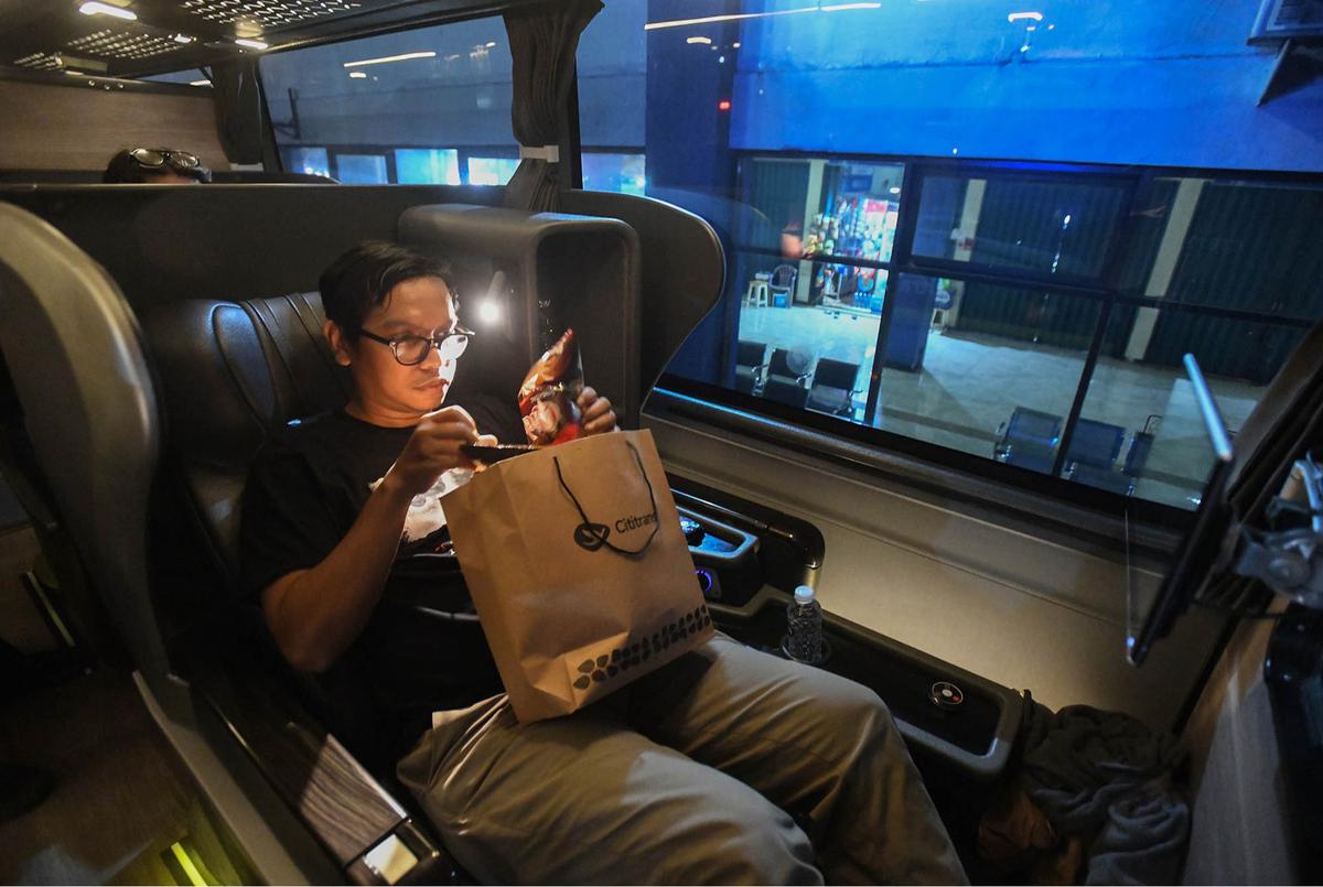 FOTO: Merasakan Sensasi Kenyamanan Bus AKAP Premium Jakarta-Madiun