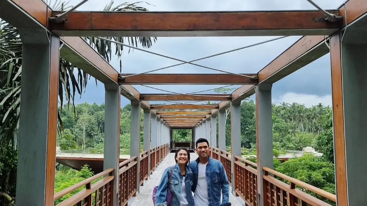 Tampil Kompak, Ini 6 Potret Dian Sastro dan Suami Liburan Bareng Ke Bali