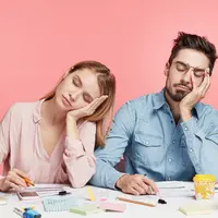 Inilah 5 Penyebab Mudah Merasa Ngantuk/copyright shutterstock/Cast Of Thousands