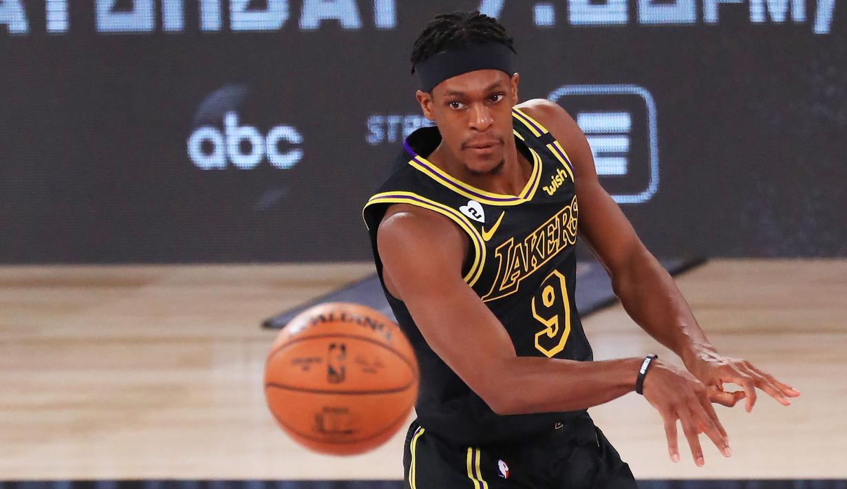 Rajon Rondo menuai kesuksesan bersama Celtics dengan meraih gelar juara NBA walapun awalnya di-draft oleh Phoenix Suns pada tahun 2006. Rondo juga sukses mengantarkan Lakers menjuarai NBA pada 2020 lalu. (Getty Images via AFP/Mike Ehrmann)