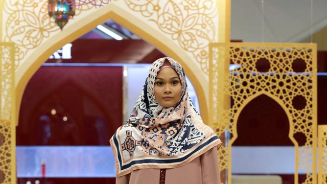 Tampil Syar'i dan Stylish di Hari Lebaran dengan Busana Ivan Gunawan