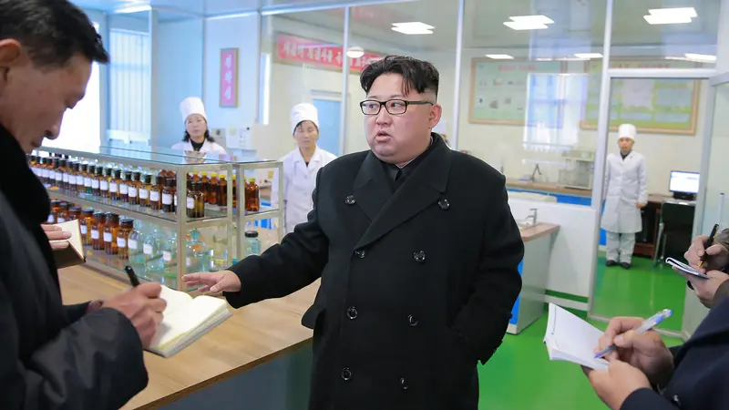 Kim Jong Un Kunjungi Pabrik  Farmasi