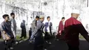 Para Pemain Persib Bandung usai melakukan salat berjamaah di Masjid Nurul Huda, Sidoardjo, Jawa Timur, Sabtu (11/6/2016). (Bola.com/Nicklas Hanoatubun)