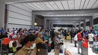 Suasana Bandara Soekarno Hatta sehari jelang larangan mudik 2021. (Liputan6.com/Rita Ayuningtyas)