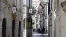 Gambar pada 28 Maret 2019 menunjukkan jalan kota tua Dubrovnik, salah satu lokasi pengambilan gambar film serial Game of Thrones. Kota di Kroasia ini menjadi King's Landing, Ibu Kota Westeros dalam film serial besutan David Benioff & DB Weiss untuk jejaring televisi HBO. (Denis LOVROVIC / AFP)