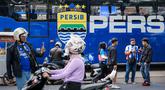 Suporter tim Maung Bandung saat berada di area Persib Store, Kota Bandung, Jawa Barat, Sabtu (23/5/2026). (Bola.com/Bagaskara Lazuardi)