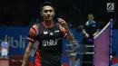 Pebulu tangkis tunggal putra Indonesia, Jonatan Christie saat melawan Hans Kristian Solberg Vittinghus (Denmark) di babak 16 besar Indonesia Open 2019 di Istora Senayan, Jakarta, Kamis (18/7/2019). Jonatan unggul 22-20, 21-13. (Liputan6.com/Helmi Fithriansyah)