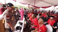 Polda Kepulauan Riau menyelenggarakan bakti sosial dalam rangka Hari Pahlawan. Ratusan penderita katarak mendapatkan operasi gratis dalam kegiatan ini. (Ist)
