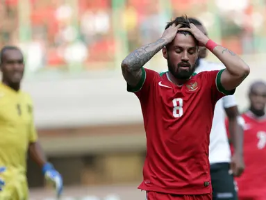 Pemain Timnas Indonesia, Stefano Lilipaly meluapkan kekecewaan saat gagal mencetak gol ke gawang Fiji pada laga persahabatan di Stadion Patriot Candrabhaga, Bekasi, Sabtu (9/2). Laga berakhir imbang 0-0. (Liputan6.com/Helmi Fithriansyah)