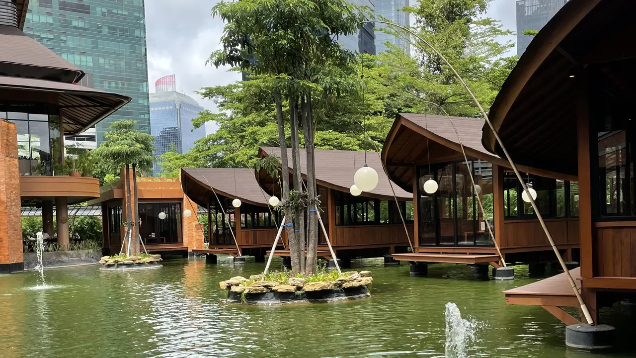 Merasakan Makanan Nusantara di Pinggir Danau dengan Nuansa Alam di Jakarta