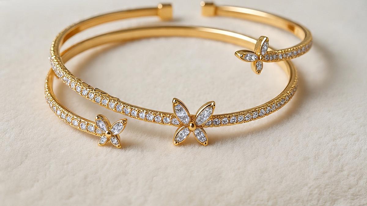 7 Model Gelang Kupu Kupu Emas yang Bikin Tampilan Makin Elegan dan Feminin