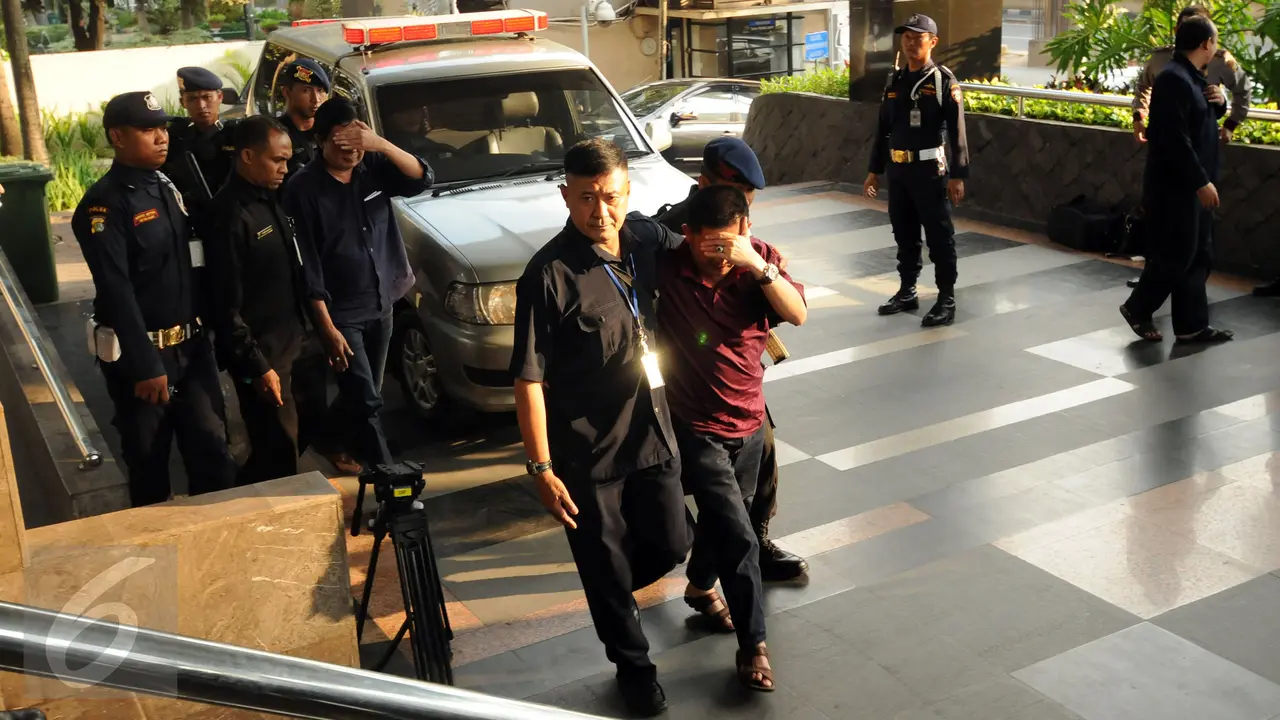 Tiba di KPK, Empat Tersangka Kasus Dugaan Suap RAPBD Musi Banyuasin Tutupi Wajah