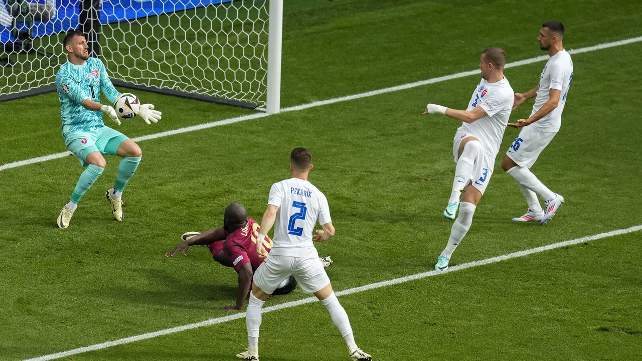 Foto: Dua Gol Romelu Lukaku Digagalkan VAR, Belgia Takluk dari Slovakia di Euro 2024