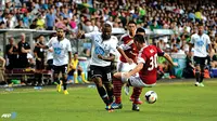 Defoe Hat-trick, Spurs Raup Kemenangan Pertama