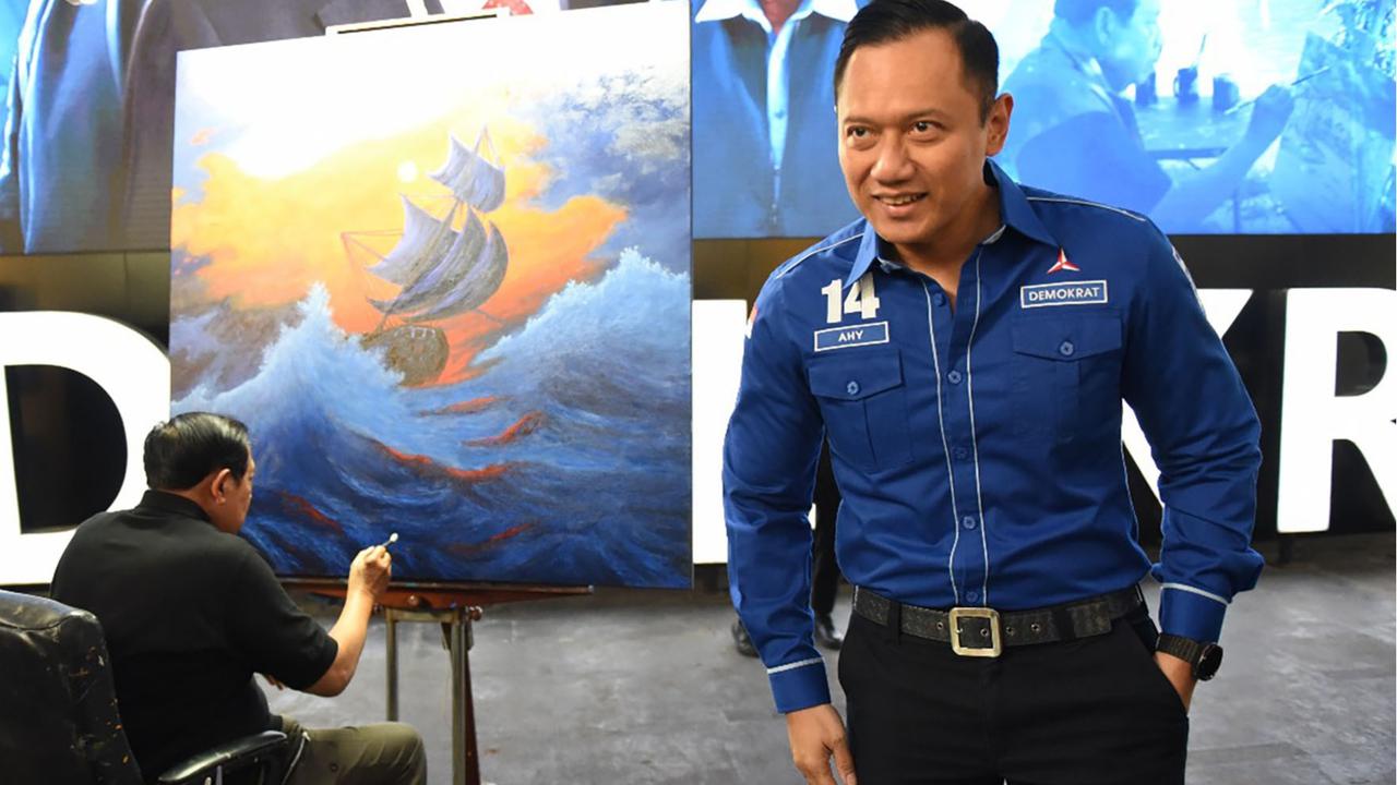 FOTO: SBY Rayakan HUT Demokrat ke-24 dengan Lukisan ‘Only The Strong’