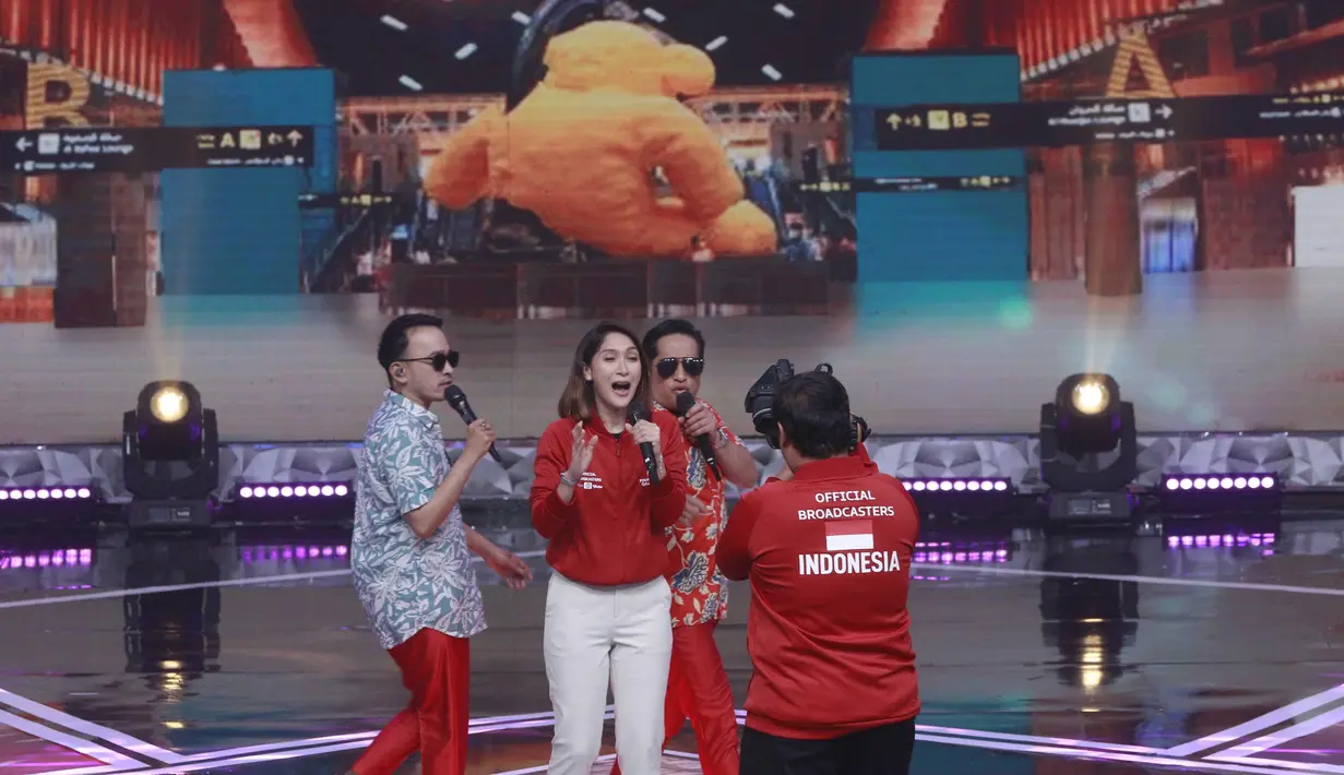 Dari sebelas orang ada dua wanita yang berangkat meliput langsung Piala Dunia 2022 di Qatar yaitu Sheila dan Hanum yang bertindak sebagai presenter.