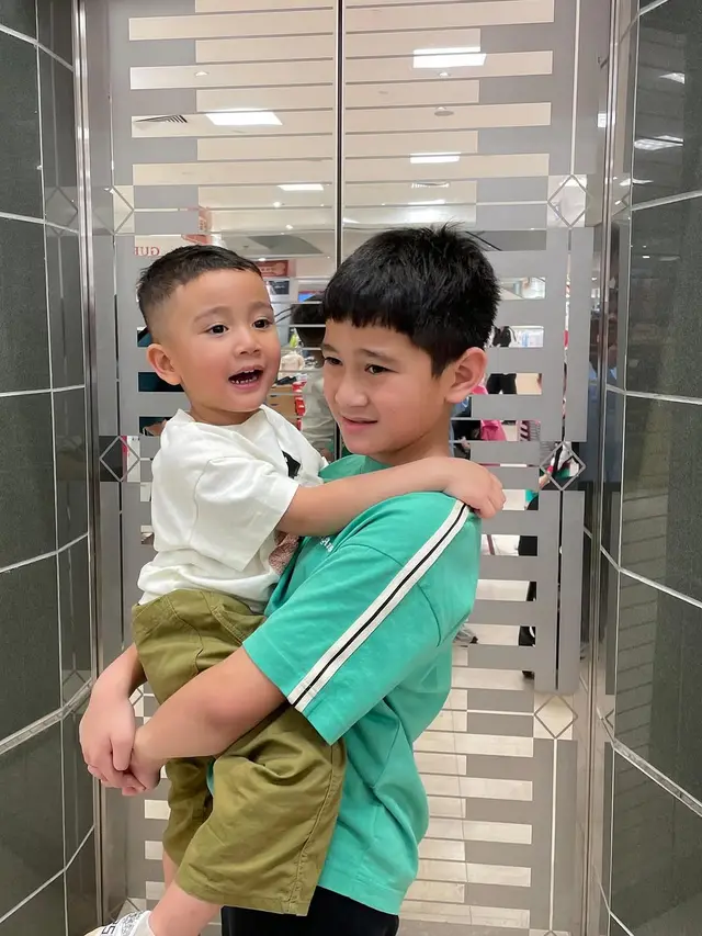 Potret Bromance Rafathar dan Rayyanza Kompak Main Bareng (instagram/raffinagita1717).