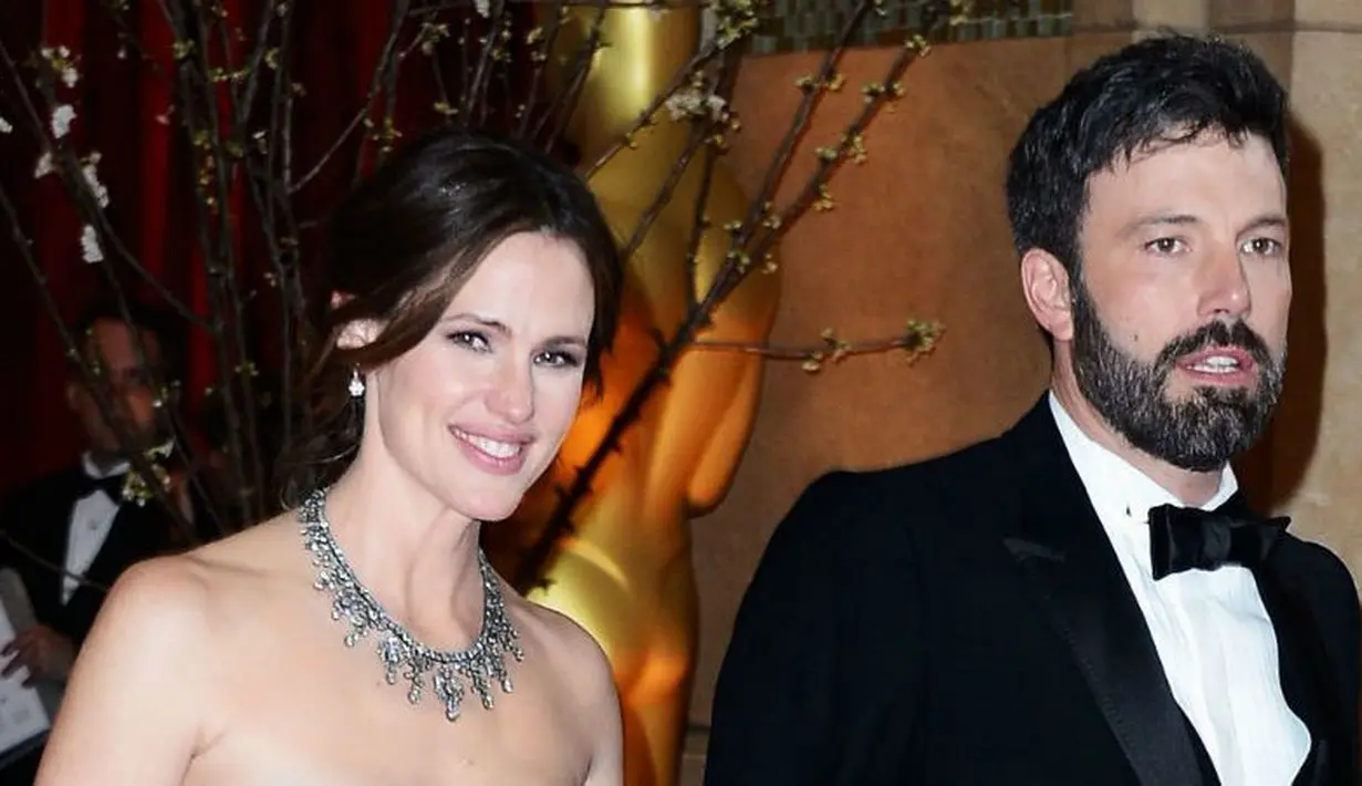 "Ben Affleck sudah dewasa dan bisa menjaga diri. Memang itu mengecewaan namun itu hal yang sudah biasa ia lakukan," jelas sumber. (The Inquisitr)