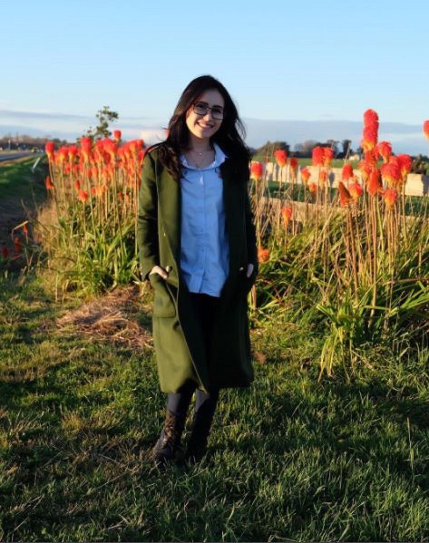 Ayu Ting Ting Makin Cantik Saat Pakai Kacamata Setuju News Entertainment Fimela Com