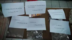 Dalam hasil penggerebekan, ditemukan 5 kilogram ganja kering, dan 5 gram sabu di ruangan senat mahasiswa. (Liputan6.com/Faizal Fanani)