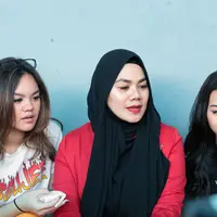 Diketahui sebelumnya bahwa Sarita menggugat cerai suaminya, Faisal Harris, lantaran ia sudah mengaku miliki hubungan yang spesial dengan Jennifer Dunn. (Nurwahyunan/Bintang.com)