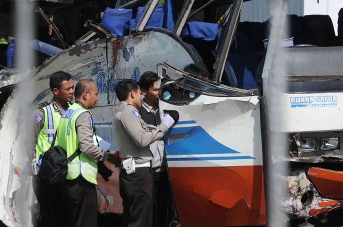 Tim Technical Analysis Accident Polri cek kondisi bus Rukun Sayur