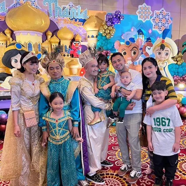 Pesta Ulang Tahun Thania dan Thalia Putri Ruben Onsu Bertema Aladdin (Foto: Instagram @raffinagita1717)