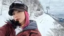 Seru jalani liburan ke Jepang di awal tahun, Isyana Sarasvati dikabarkan mengunjungi GALA Yuzawa Resort. Di tempat tersebut memang menjadi salah satu tempat rekreasi terbaik untuk menikmati ski salju. Seru main salju bersama suami, banyak netizen pun membanjiri dengan berbagai komentar.  (Liputan6.com/IG/@isyanasarasvati)