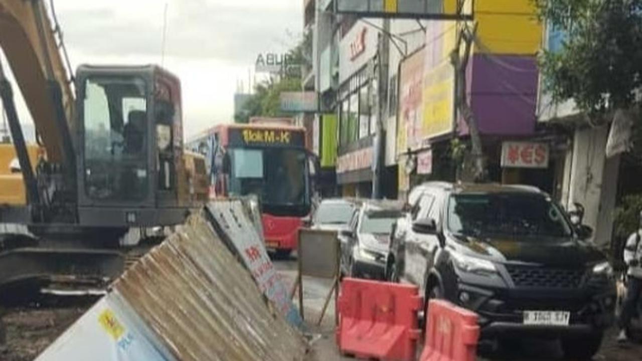 Jalan Ambles di Jakbar Sebabkan Kemacetan, Polisi Berlakukan Contraflow