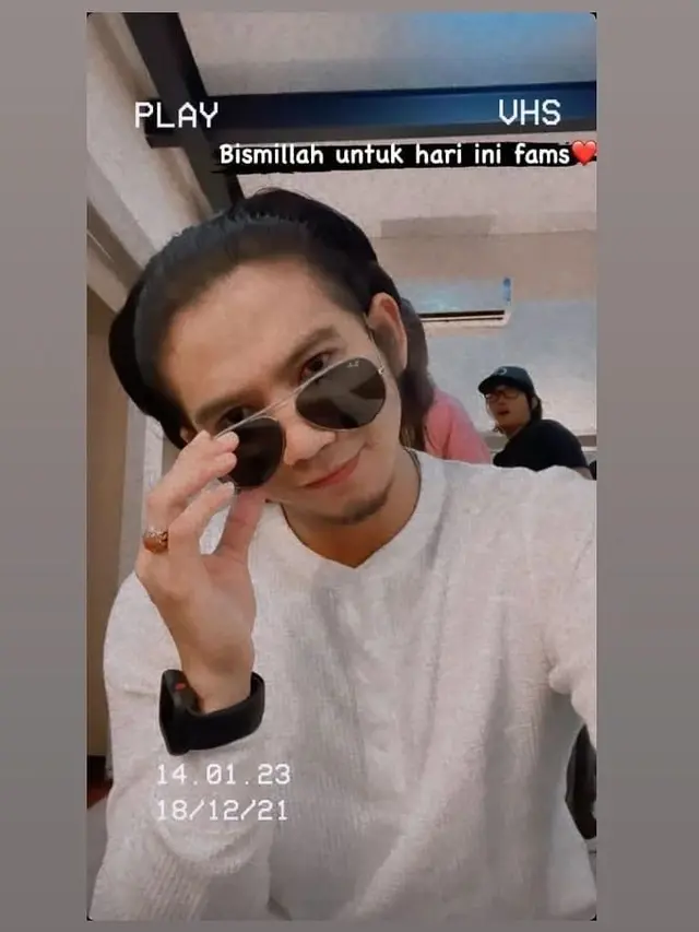 6 Potret Terbaru Rizki D'Academy Usai Bercerai, Tampil dengan Rambut Gondrong