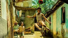 Pele akan merilis film dokumenter tentang dirinya pada 5 Mei 2016 mungkin karena terinspirasi dengan Cristiano Ronaldo yang meluncurkan filmnya pada tahun lalu.