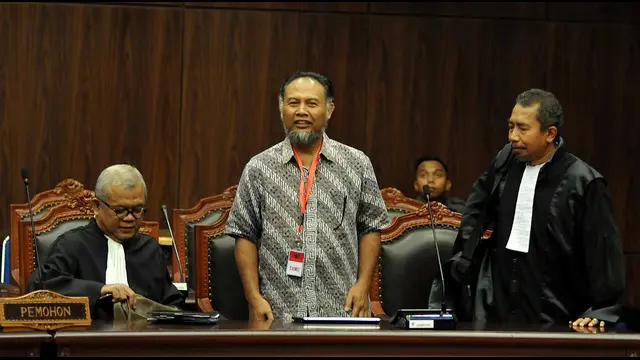 News Flash: PN Jakarta Selatan Gelar Sidang Pertama Bambang Widjojanto